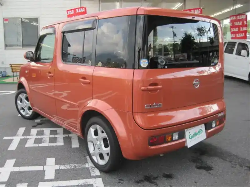 カタログ画像：キューブ（CUBE） ＳＸ ７０ｔｈ 2003年5月 UA-BNZ11 1400cc ビーンズorパプリカオレンジ（Ｍ） 燃費15.8km / l  バック