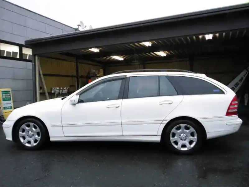 カタログ画像：Ｃクラスステーションワゴン（C-CLASS STATIONWAGON） Ｃ２００コンプレッサー ステーションワゴン 2004年6月 GH-203242 1800cc アラバスターホワイト 燃費10.6km / l  外装