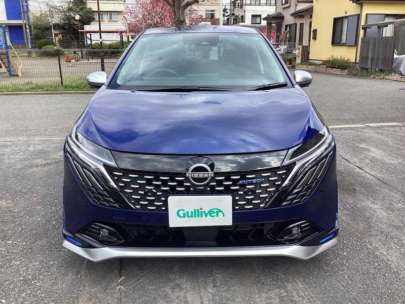 カタログ画像：オーラ（AURA） オーテック 2024年7月 6AA-FE13 1200cc オーロラフレアブルーパール（P）/スーパーブラック 2トーンorオーロラフレアブルーパール（P） 燃費27.2km / l フロント