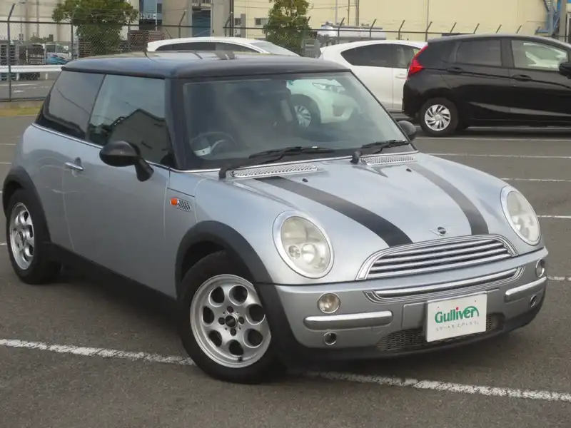 カタログ画像：ＭＩＮＩ（MINI） クーパー 2004年4月 GH-RA16 1600cc ピュア・シルバーメタリック 燃費14.4km / l  メイン（その他）