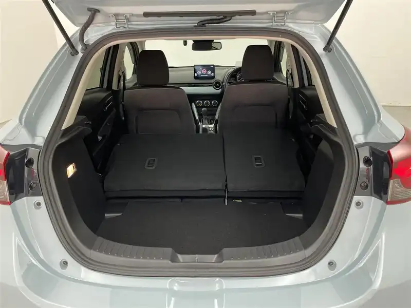 カタログ画像：ＭＡＺＤＡ２（MAZDA2） １５ ＢＤ 2023年3月 5BA-DJLFS 1500cc エアストリームブルーメタリック 燃費20.3km / l 内装