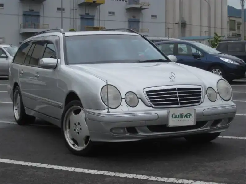 カタログ画像：Ｅクラスステーションワゴン（E-CLASS STATIONWAGON） Ｅ３２０ ４マチック ステーションワゴン アバンギャルド 1998年8月 GF-210282 3200cc ブリリアントシルバー 燃費8.2km / l  フロント