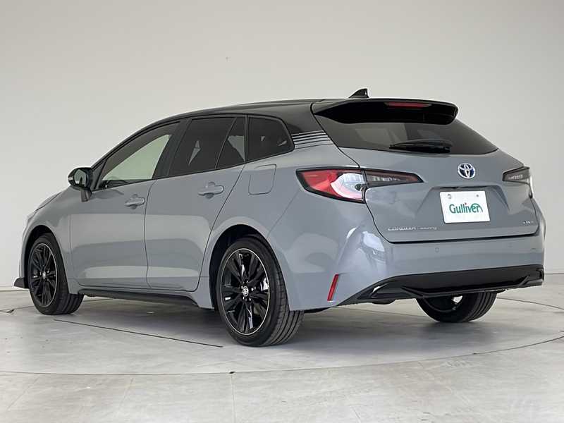 カタログ画像：カローラツーリング（COROLLA TOURING） アクティブスポーツ 2024年4月 6AA-ZWE219W 1800cc アティチュードブラックマイカ×セメントグレーメタリック 燃費27.3km / l バック