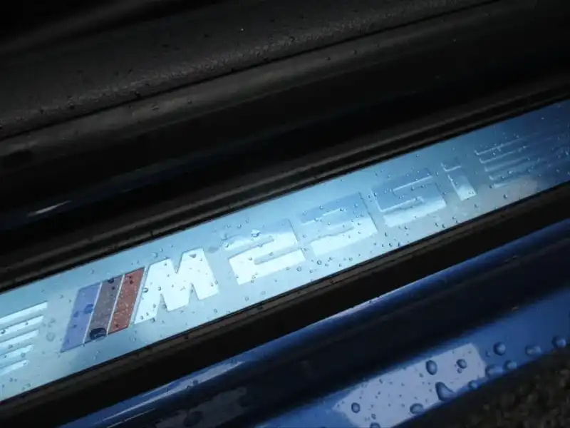 10098332 | カタログ画像：２シリーズ（2 SERIES） Ｍ２３５ｉクーペ 2015年7月 DBA-1J30 3000cc エストリル・ブルー（メタリック・カラー） 外装