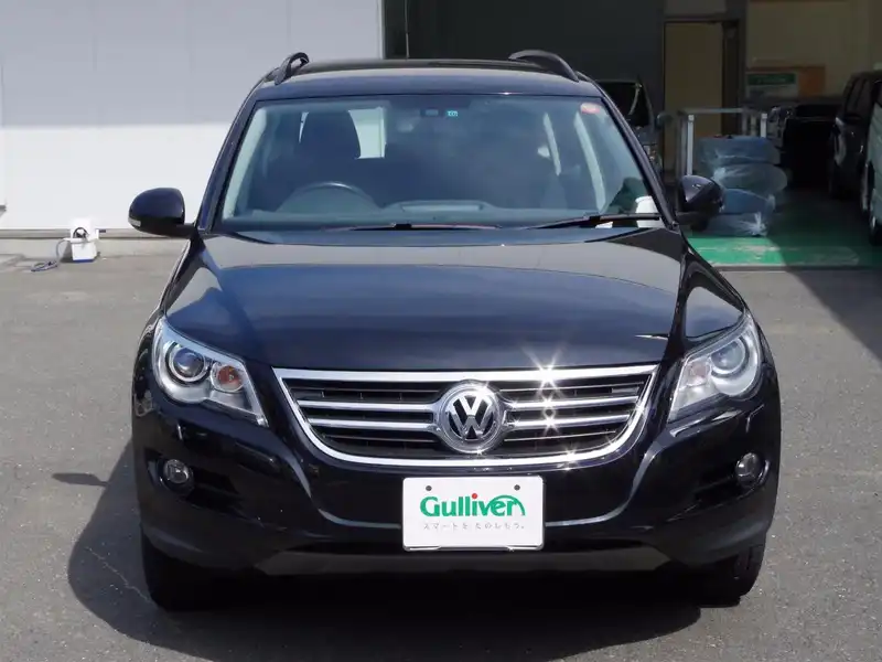 カタログ画像：ティグアン（TIGUAN） スポーツ＆スタイル 2009年10月 ABA-5NCAW 2000cc ディープブラックパールエフェクト 燃費9.6km / l  フロント