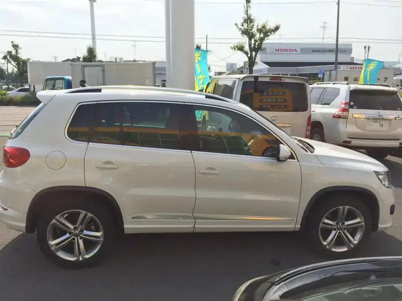 10082975 | カタログ画像：ティグアン（TIGUAN） ＴＳＩ ブルーモーションテクノロジー 2013年5月 DBA-5NCTH 1400cc キャンディホワイト 外装