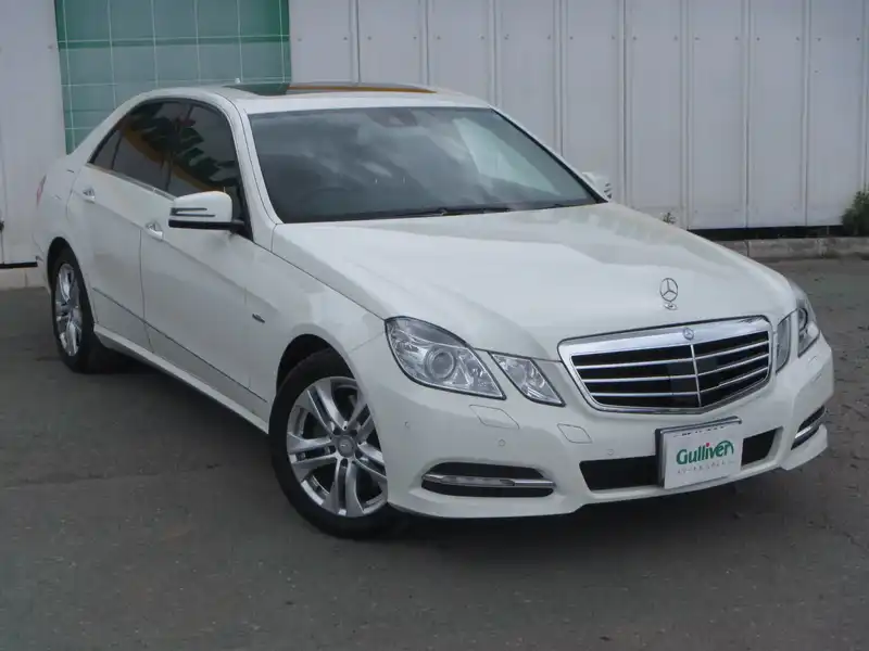 カタログ画像：Ｅクラス（E-CLASS） Ｅ３００ ブルーエフィシェンシー アバンギャルド 2011年11月 RBA-212055C 3500cc カルサイトホワイト（Ｓ） 燃費12.0km / l メイン（その他）