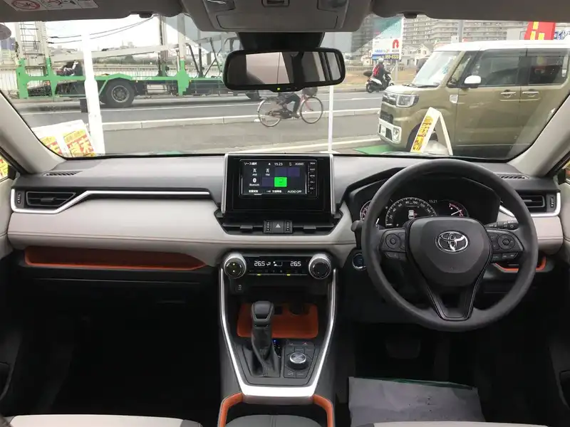 カタログ画像：ＲＡＶ４（RAV4） アドベンチャー 2020年8月 6BA-MXAA54 2000cc アッシュグレーメタリック×アーバンカーキ 燃費15.2km / l 内装