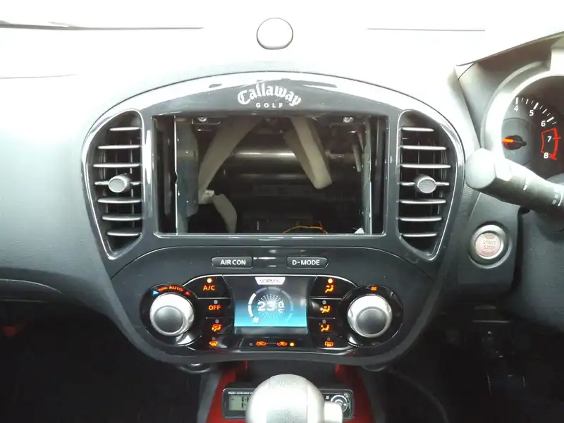 カタログ画像：ジューク（JUKE） １５ＲＸ タイプＶ 2011年5月 DBA-YF15 1500cc ホワイトパール（３Ｐ） 燃費17.2km / l 内装