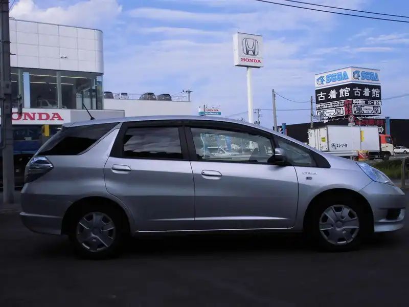 カタログ画像：フィットシャトルハイブリッド（FIT SHUTTLE HYBRID） ハイブリッド－Ｃ 2012年6月 DAA-GP2 1300cc アラバスターシルバー・メタリック 燃費26.0km / l 外装