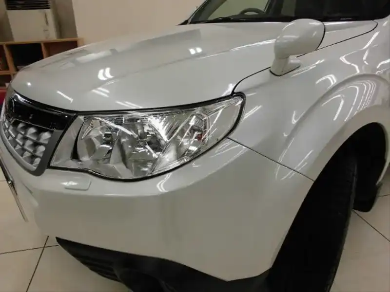 カタログ画像：フォレスター（FORESTER） ２．０ＸＳ プラチナセレクション 2011年8月 DBA-SHJ 2000cc サテンホワイト・パール 燃費15.0km / l  外装