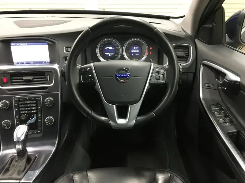 カタログ画像：Ｖ６０（V60） オーシャンレース・エディション 2012年7月 DBA-FB4164T 1600cc オーシャンブルーメタリックⅡ 燃費13.6km / l 内装