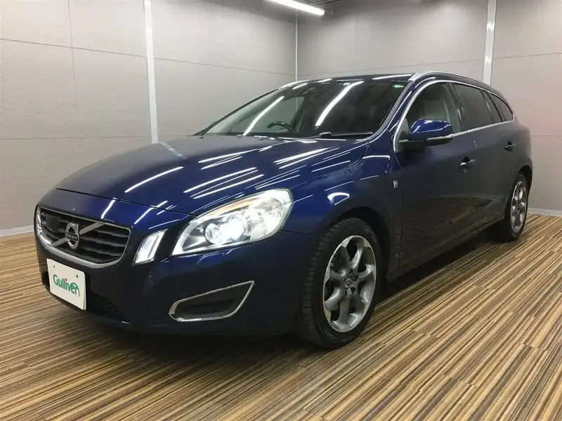 カタログ画像：Ｖ６０（V60） オーシャンレース・エディション 2012年3月 DBA-FB4164T 1600cc オーシャンブルーメタリックII 燃費12.8km / l フロント