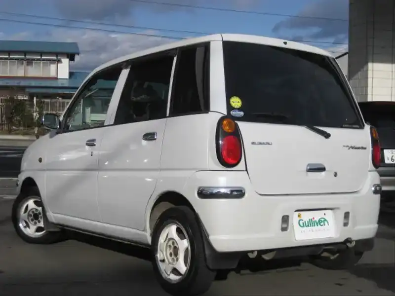 カタログ画像：プレオ・ネスタ（PLEO NESTA） Ｇ 2001年10月 TA-RA2 660cc グロスホワイトパール 燃費20.0km / l  バック