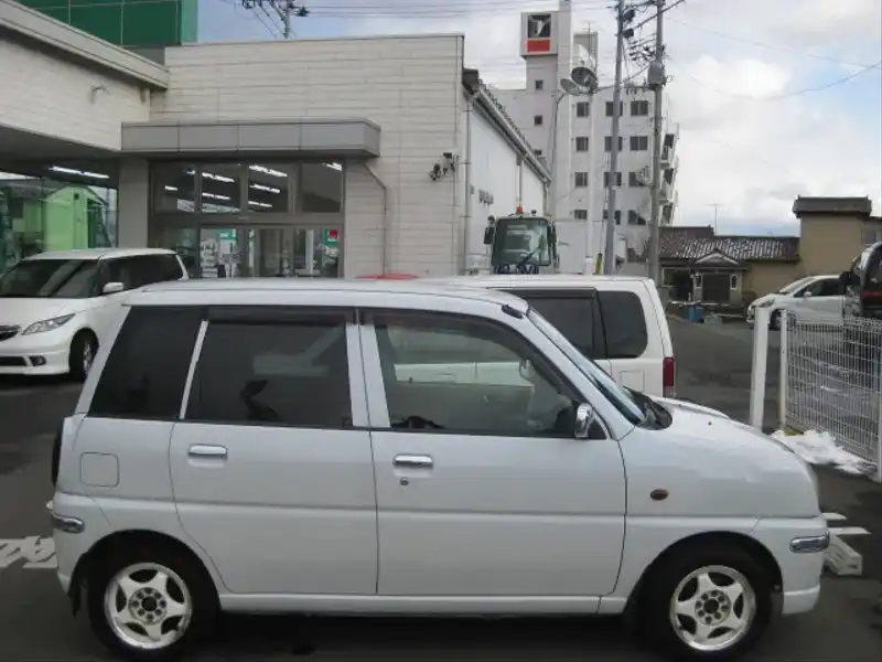 カタログ画像：プレオ・ネスタ（PLEO NESTA） Ｅ 2002年10月 TA-RA2 660cc ホワイトパール 燃費20.0km / l  外装