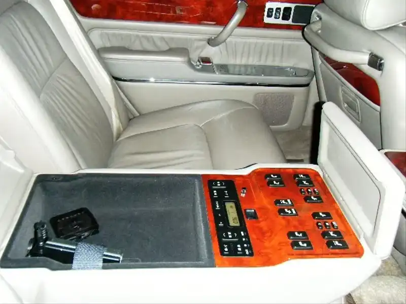 カタログ画像：センチュリー（CENTURY） ＣＮＧ車 フロアシフト 2004年4月 TA-GZG50（改） 5000cc 摩周（ましゅう）シリーンブルーマイカ 燃費8.7km / l  内装