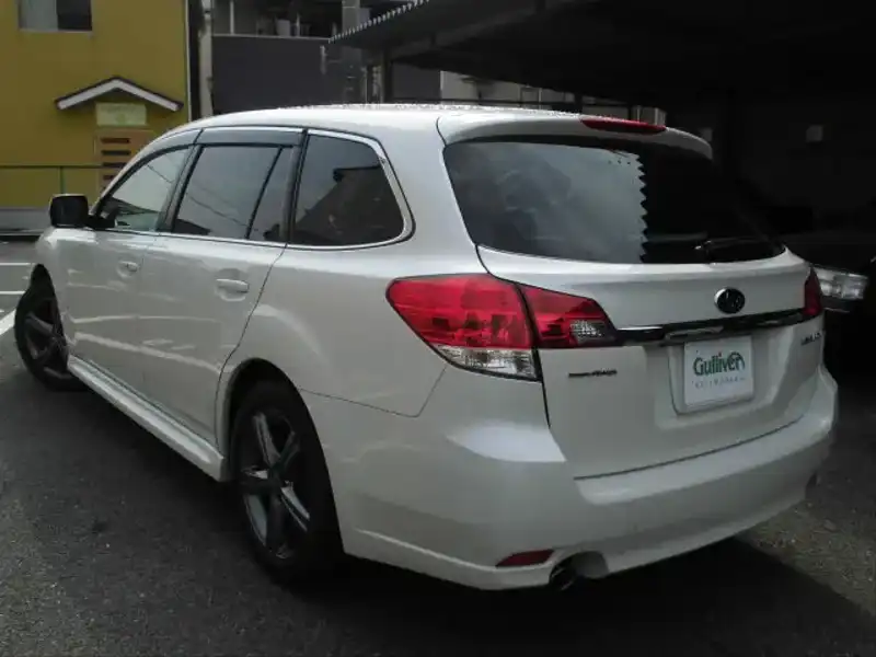 10062120 | カタログ画像：レガシィツーリングワゴン（LEGACY TOURING WAGON） ２．５ＧＴ Ｓパッケージ 2010年5月 DBA-BR9 2500cc サテンホワイト・パール バック