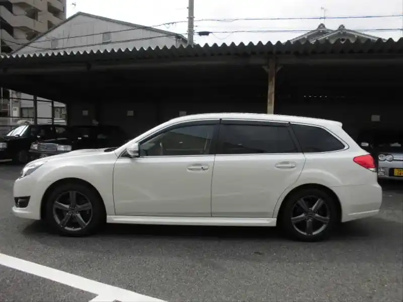 カタログ画像：レガシィツーリングワゴン（LEGACY TOURING WAGON） ２．５ＧＴアイサイト Ｓパッケージ 2011年6月 DBA-BR9 2500cc サテンホワイト・パール 燃費11.2km / l  外装