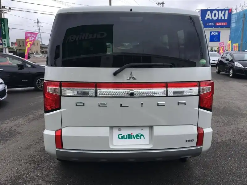 カタログ画像：デリカＤ：５（DELICA D:5） Ｇ 2019年11月 3DA-CV1W 2200cc ウォームホワイトパール×スターリングシルバーメタリックorウォームホワイトパール 燃費12.6km / l バック