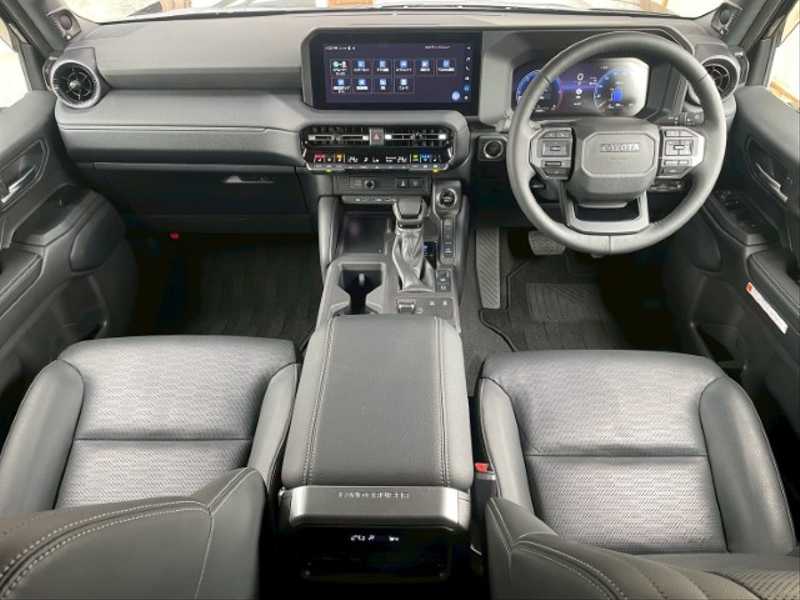 カタログ画像：ランドクルーザー２５０（LAND CRUISER 250） ＶＸ 2024年4月 3DA-GDJ250W 2800cc ブラック 燃費11.0km / l フロント