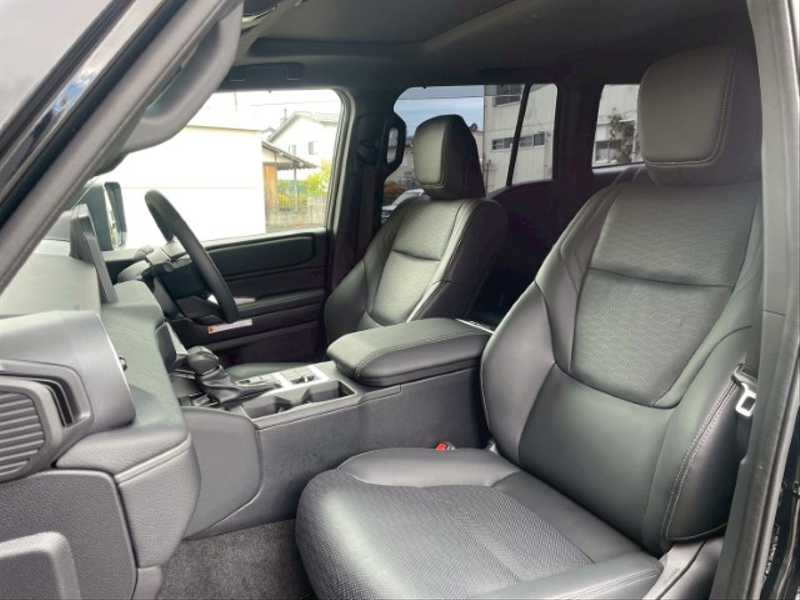 カタログ画像：ランドクルーザー２５０（LAND CRUISER 250） ＶＸ 2024年4月 3DA-GDJ250W 2800cc ブラック 燃費11.0km / l フロント