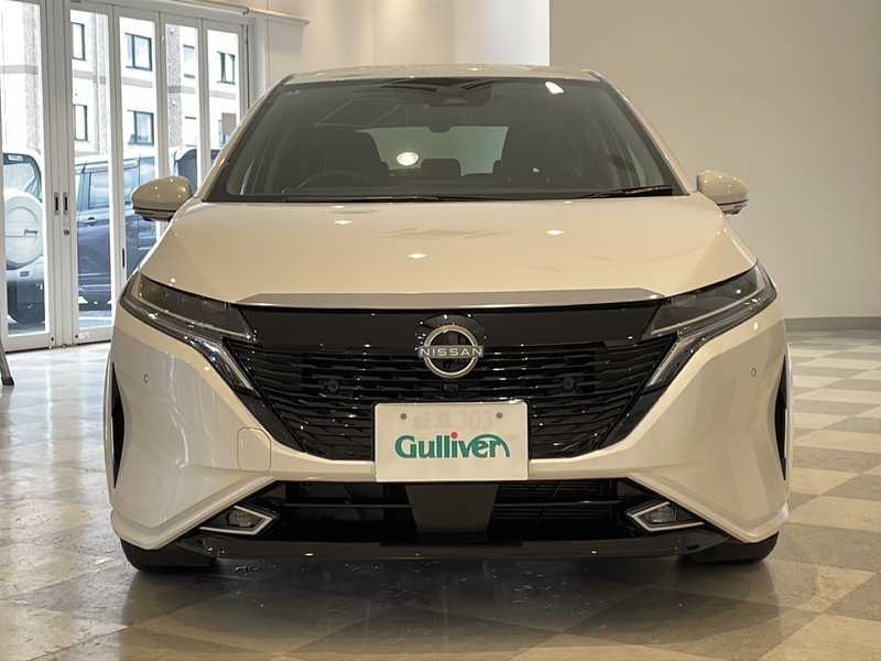 カタログ画像：オーラ（AURA） Ｇ 2022年8月 6AA-FE13 1200cc ピュアホワイトパール（3P）/スーパーブラック 2トーンorピュアホワイトパール（3P）orピュアホワイトパール（3P）/サンライズカッパー（M） 2トーン 燃費27.2km / l フロント