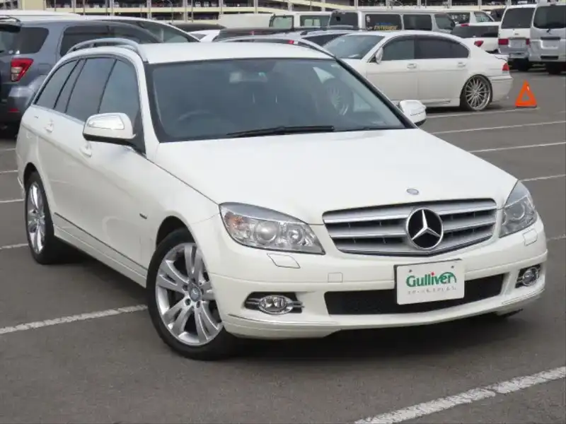 カタログ画像：Ｃクラスステーションワゴン（C-CLASS STATIONWAGON） Ｃ２５０ ＣＧＩブルーエフィシェンシー ステーションワゴン アバンギャルド 2010年8月 DBA-204247 1800cc カルサイトホワイト 燃費11.0km / l  メイン