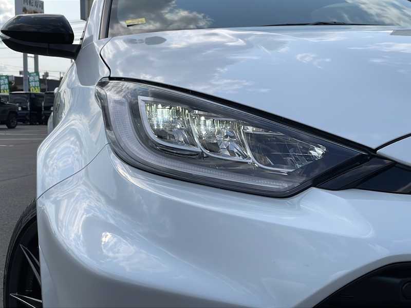 カタログ画像：ＧＲヤリス（GR YARIS） ＲＺ ハイパフォーマンス 2025年5月 4BA-GXPA16 1600cc プラチナホワイトパールマイカ 燃費10.8km / l 外装