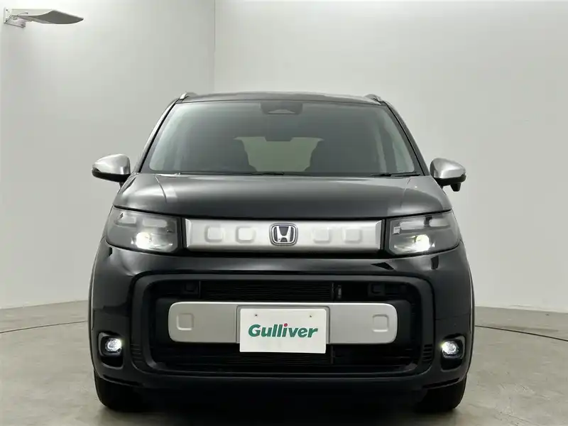 カタログ画像：フリード（FREED） ｅ：ＨＥＶクロスター 2025年2月 6AA-GT6 1500cc クリスタルブラック・パール 燃費25.3km / l フロント