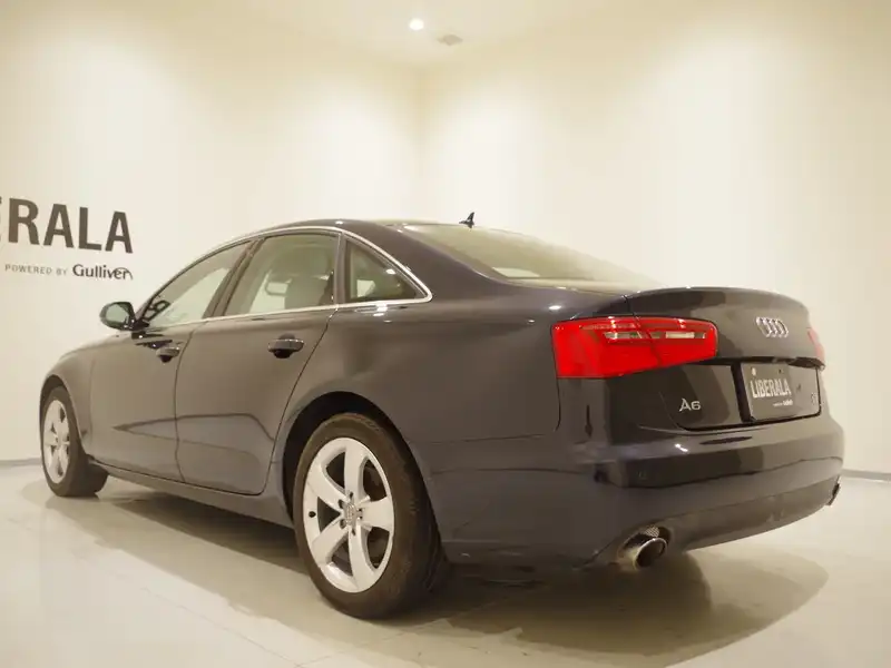 カタログ画像：Ａ６（A6） ２．０ＴＦＳＩ Ｓラインパッケージ 2014年8月 DBA-4GCDN 2000cc ダコタグレーメタリックorウーロングレーメタリック 燃費14.8km / l バック