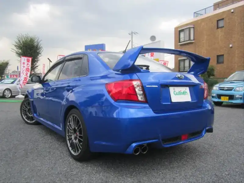 カタログ画像：インプレッサ（IMPREZA） ＷＲＸ ＳＴＩ 2014年4月 CBA-GVB 2000cc プラズマブルー・シリカorＷＲブルー・マイカ 燃費9.4km / l バック