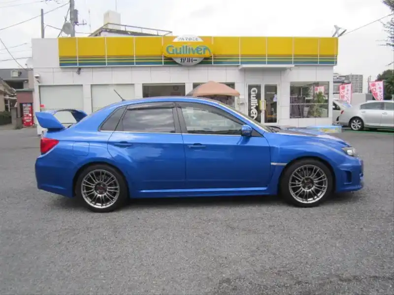 カタログ画像：インプレッサ（IMPREZA） ＷＲＸ ＳＴＩ スペックＣ １８インチタイヤ仕様車 2012年7月 CBA-GVB 2000cc ＷＲブルー・マイカ 燃費9.4km / l 外装