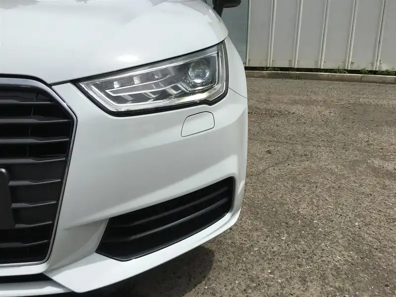 カタログ画像：Ａ１スポーツバック（A1 SPORTBACK） １．０ＴＦＳＩ 2016年8月 DBA-8XCHZ 1000cc グレイシアホワイトメタリック 燃費22.9km / l 外装