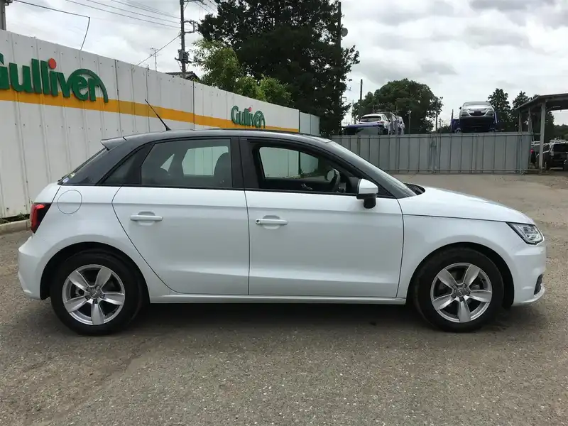 カタログ画像：Ａ１スポーツバック（A1 SPORTBACK） １．０ＴＦＳＩ 2016年8月 DBA-8XCHZ 1000cc グレイシアホワイトメタリック 燃費22.9km / l 外装