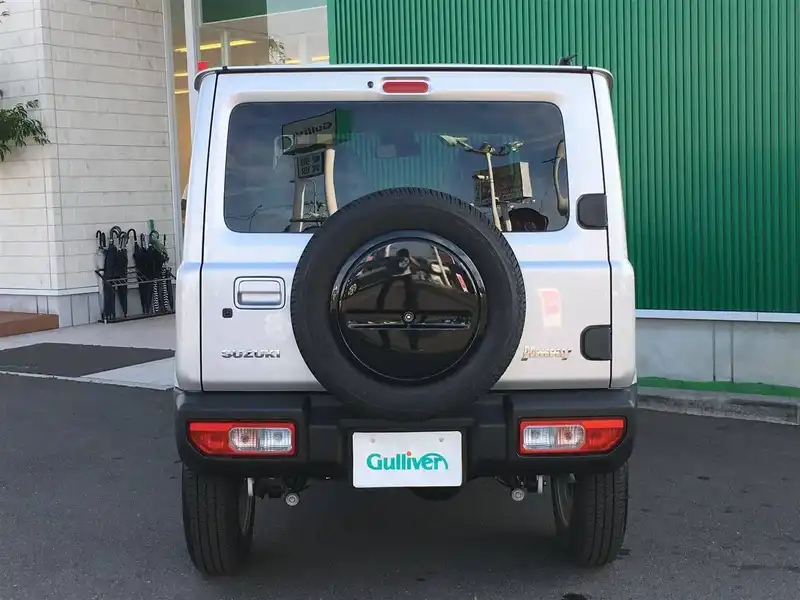 カタログ画像：ジムニー（JIMNY） ＸＣ 2021年10月 3BA-JB64W 660cc シルキーシルバーメタリック 燃費16.2km / l バック