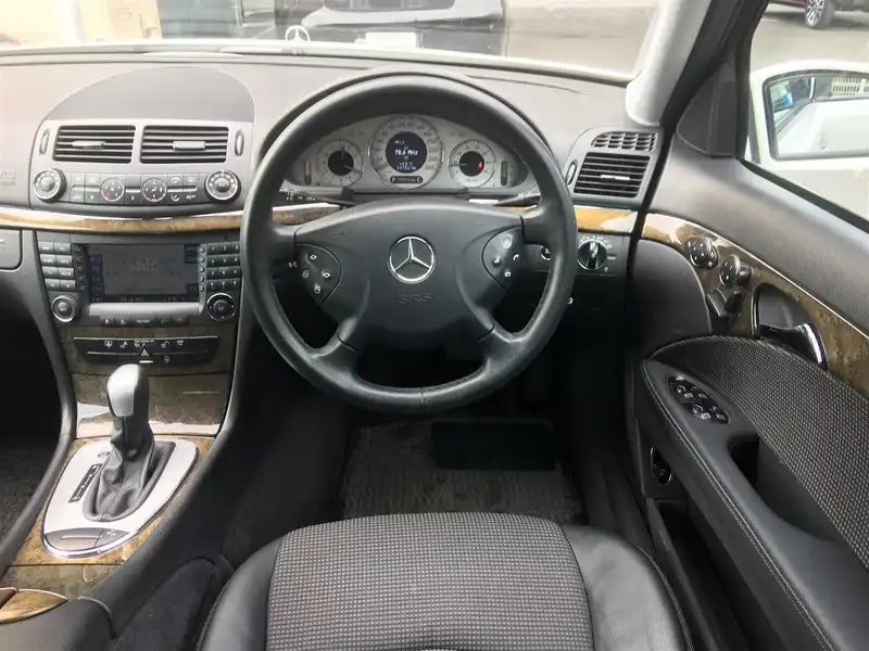 カタログ画像：Ｅクラス（E-CLASS） Ｅ２４０ アバンギャルドリミテッド 2005年5月 GH-211061 2600cc アラバスターホワイト 燃費8.7km / l  内装