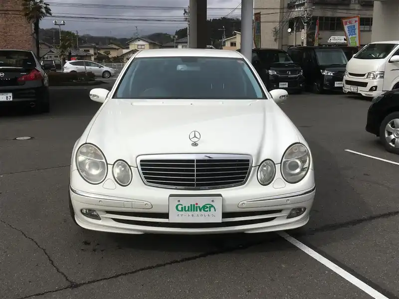 カタログ画像：Ｅクラス（E-CLASS） Ｅ２４０ アバンギャルドリミテッド 2005年5月 GH-211061 2600cc アラバスターホワイト 燃費8.7km / l  フロント