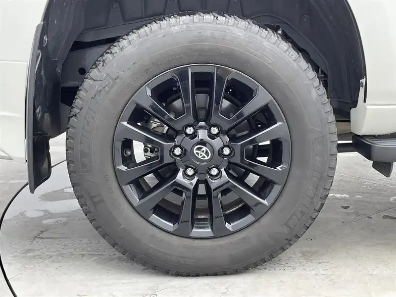 カタログ画像：ランドクルーザープラド（LAND CRUISER PRADO） ＴＸ 2022年8月 3BA-TRJ150W 2700cc ホワイトパールクリスタルシャイン 燃費8.3km / l タイヤ