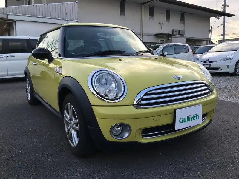 カタログ画像：ＭＩＮＩ（MINI） ワン 2010年3月 CBA-SR16 1600cc インターチェンジ・イエロー（ソリッド） 燃費15.4km / l メイン（その他）