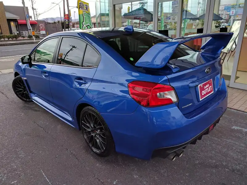 カタログ画像：ＷＲＸ ＳＴＩ（WRX STI） ＳＴＩ 2015年6月 CBA-VAB 2000cc ＷＲブルー・パール 燃費9.4km / l 内装