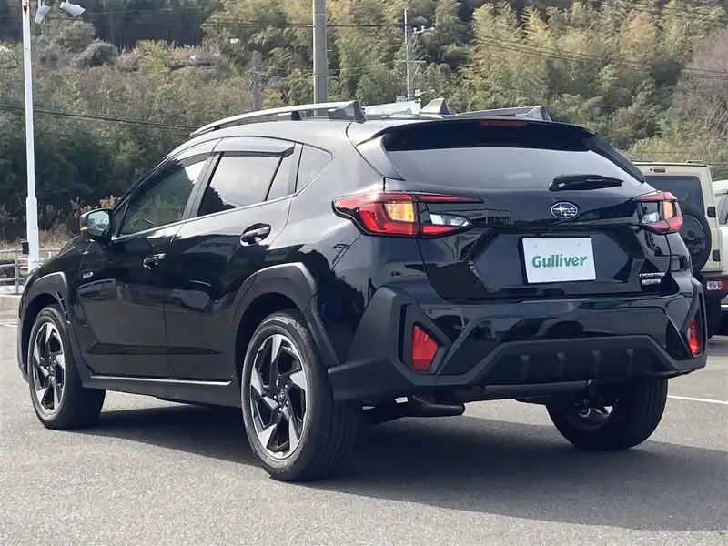 カタログ画像：クロストレック（CROSSTREK） ツーリング 2024年9月 5AA-GUD 2000cc クリスタルブラック・シリカ 燃費16.4km / l バック