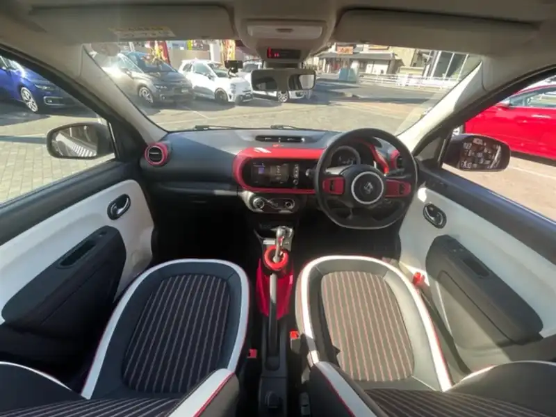 カタログ画像：トゥインゴ（TWINGO） ルコックスポルティフ 2020年1月 3BA-AHH4B 900cc ブラン クオーツ M 燃費16.8km / l 内装