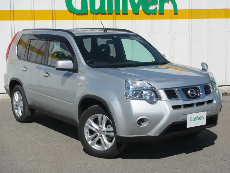 カタログ画像：エクストレイル（X-TRAIL） ２０Ｘ 2012年7月 DBA-NT31 2000cc ブリリアントシルバー（Ｍ）orブレードシルバー（Ｍ） 燃費13.2km / l  メイン