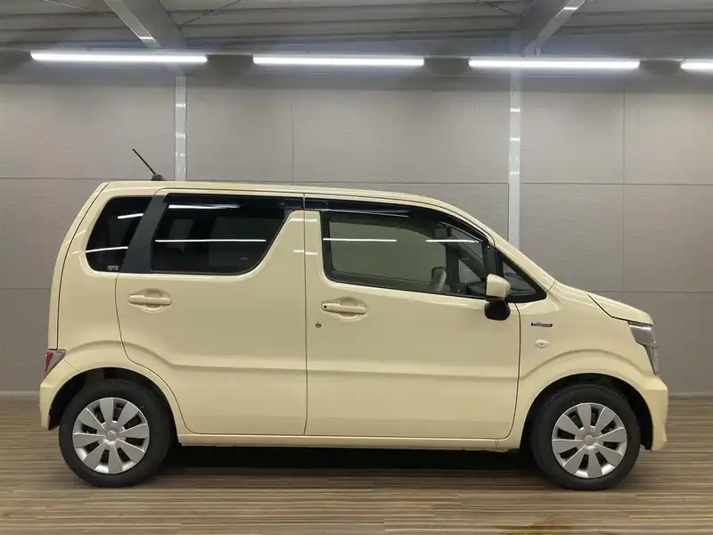 カタログ画像：ワゴンＲ（WAGON R） ＦＸ 2022年8月 5BA-MH85S 660cc シフォンアイボリーメタリック 燃費24.8km / l 外装