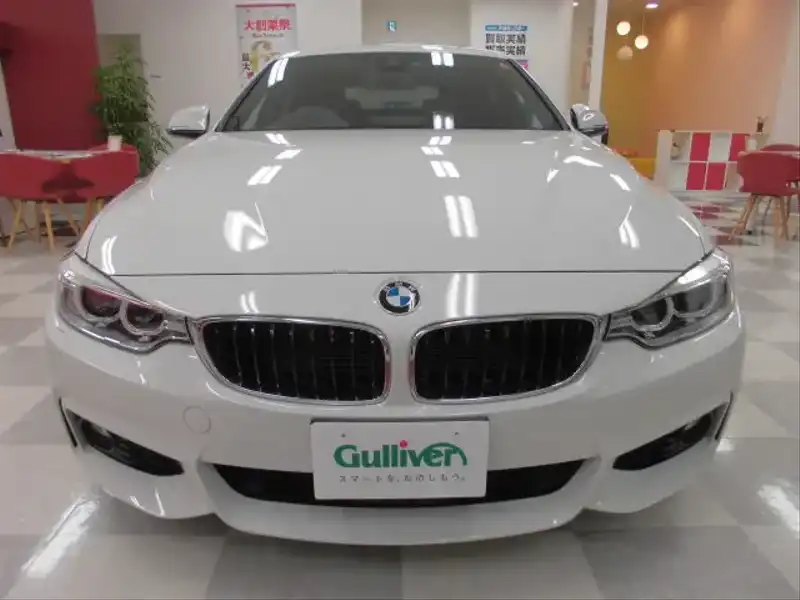 カタログ画像：４シリーズ（4 SERIES） ４２０ｉ ｘＤｒｉｖｅグランクーペ Ｍスポーツ 2014年11月 DBA-4A20 2000cc アルピン・ホワイトⅢ（ソリッド・カラー） 燃費14.5km / l フロント