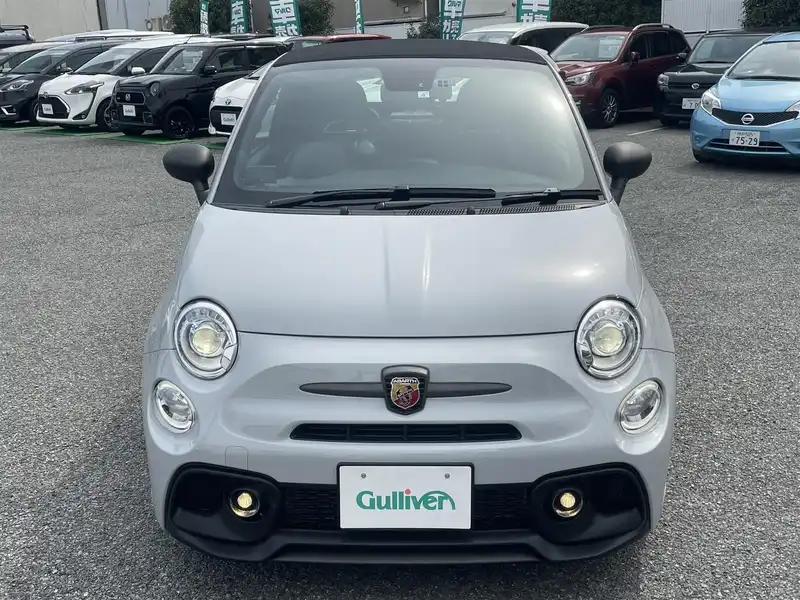 カタログ画像：アバルト６９５Ｃ（ABARTH 695C） ツーリズモ 2023年3月 3BA-31214T 1400cc グリジオカンポボーロ 燃費13.2km / l フロント