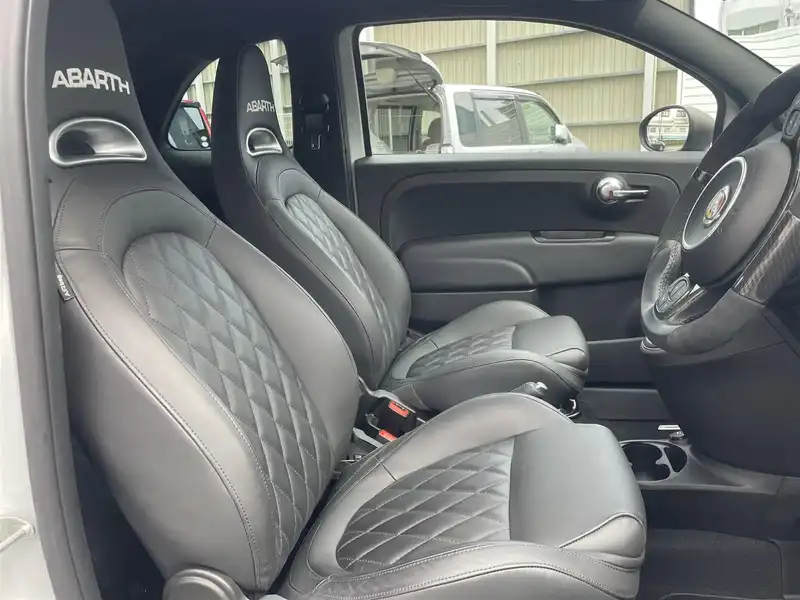 カタログ画像：アバルト６９５Ｃ（ABARTH 695C） ツーリズモ 2023年3月 3BA-31214T 1400cc グリジオカンポボーロ 燃費13.2km / l 内装