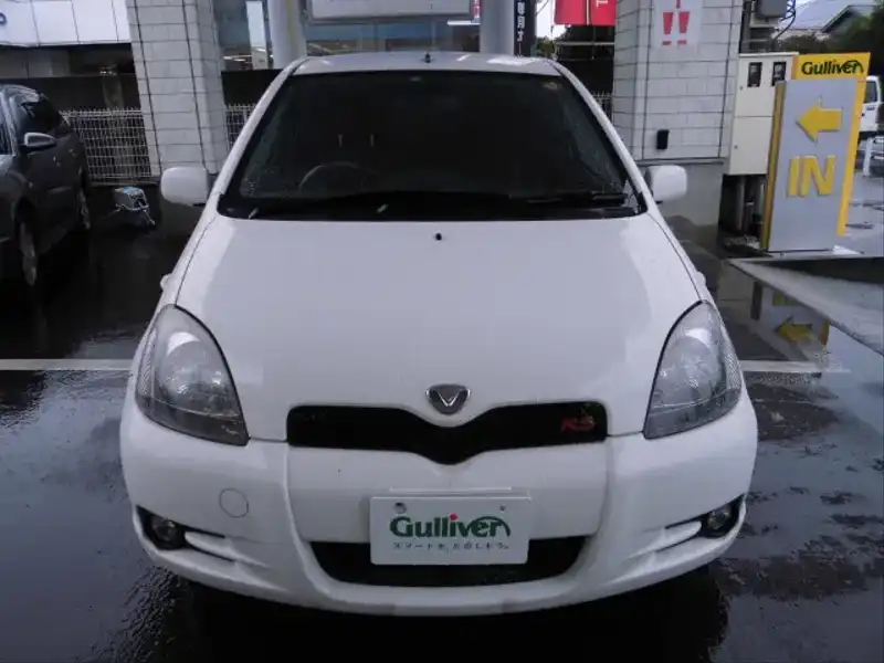 カタログ画像：ヴィッツ（VITZ） ＲＳ 2001年12月 TA-NCP10 1300cc ホワイト 燃費21.0km / l  フロント