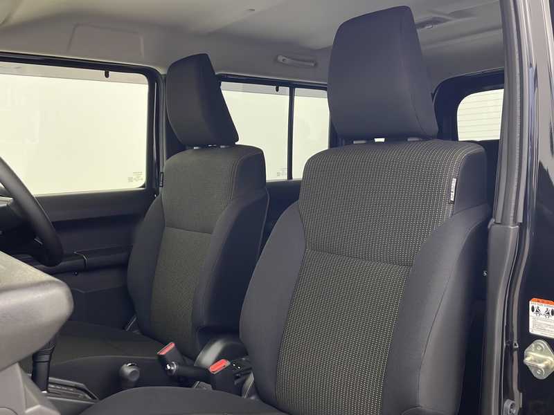 カタログ画像：ジムニーノマド（JIMNY NOMADE） ＦＣ 2025年4月 3BA-JC74W 1500cc ブルーイッシュブラックパール4 燃費13.6km / l フロント