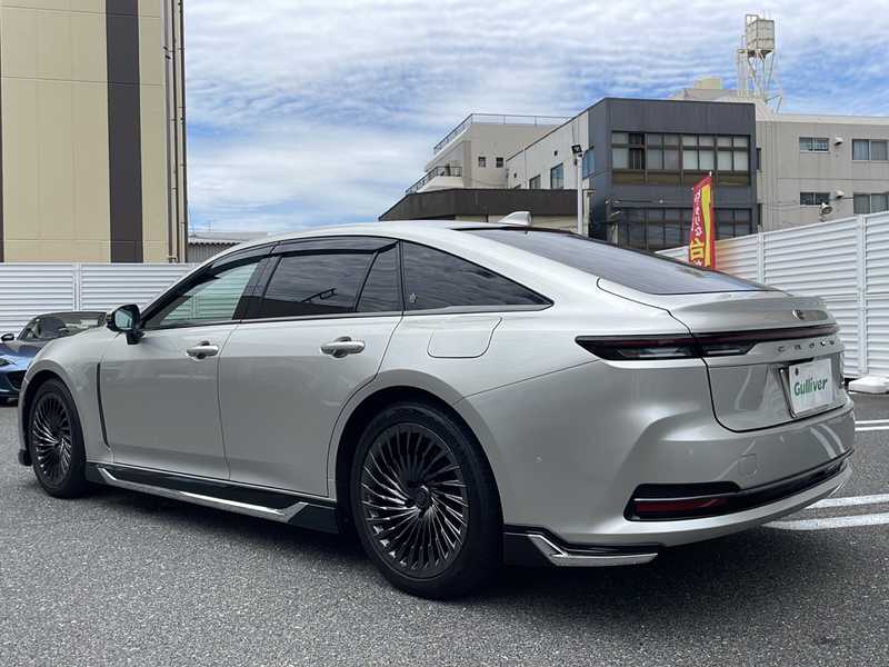 カタログ画像：クラウン（CROWN） Ｚ 2023年11月 6AA-AZSH32 2500cc プレシャスシルバー 燃費18.0km / l バック